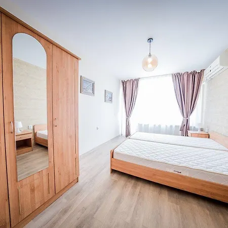 Crown Club Apartment *