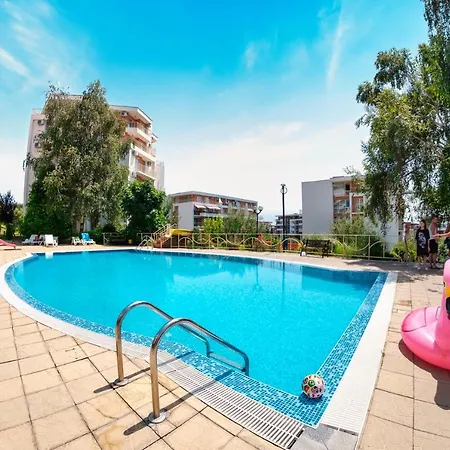 Crown Club Apartment *