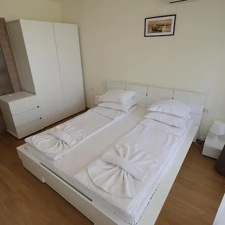 Crown Club Apartment *