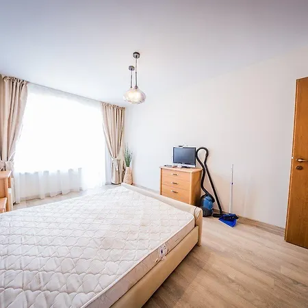 Crown Club Апартаменти *