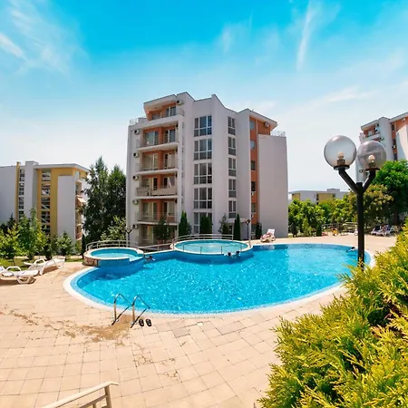 Апартаменти Crown Club *