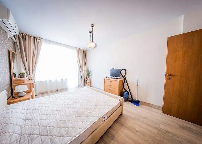 Crown Club Апартаменти *